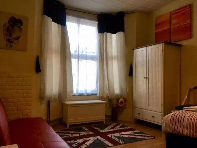 Comfy Rooms. Shared East London Homestay. location