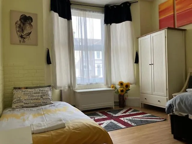 Comfy Rooms. Shared East London Homestay. Habitación en casa particular
