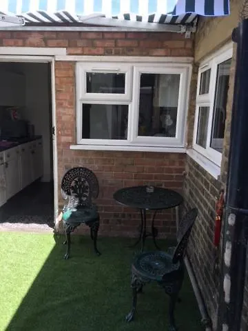 Comfy Rooms. Shared East London Homestay. 0*,